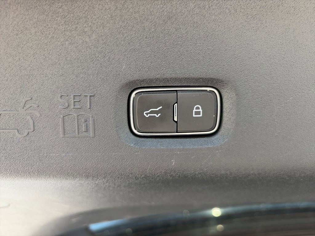 Certified 2025 Ford Expedition Active AWD/4WD image 32