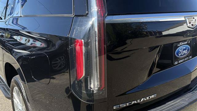 Used 2024 Cadillac Escalade Premium Luxury AWD/4WD image 7