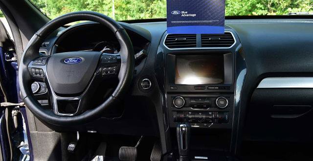 Certified 2017 Ford Explorer XLT w/ Equipment Group 202A AWD/4WD image 18