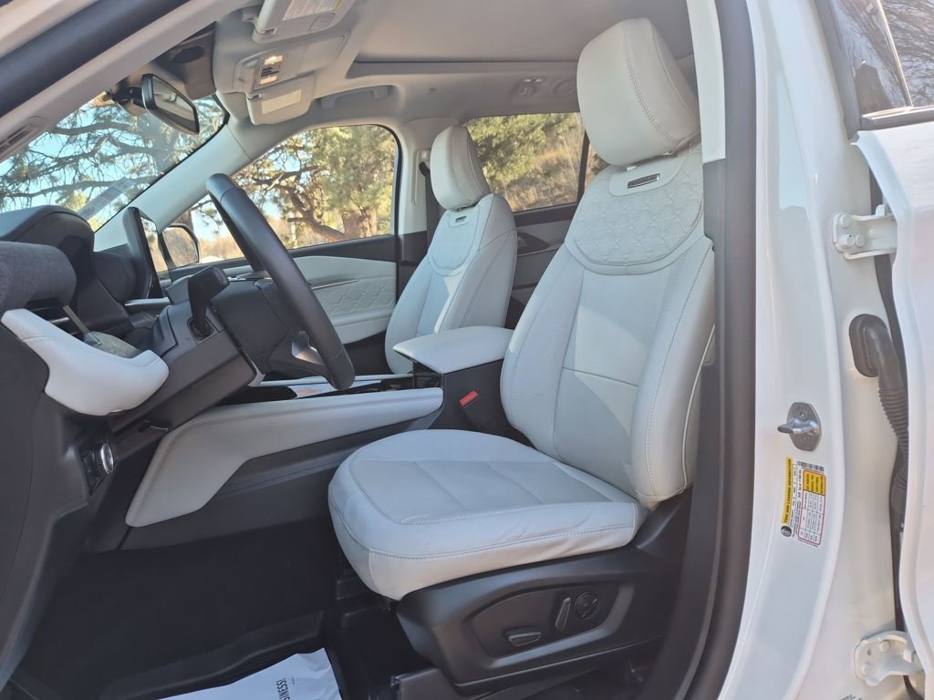 Certified 2025 Ford Explorer Platinum w/ LUX Leather Package image 11