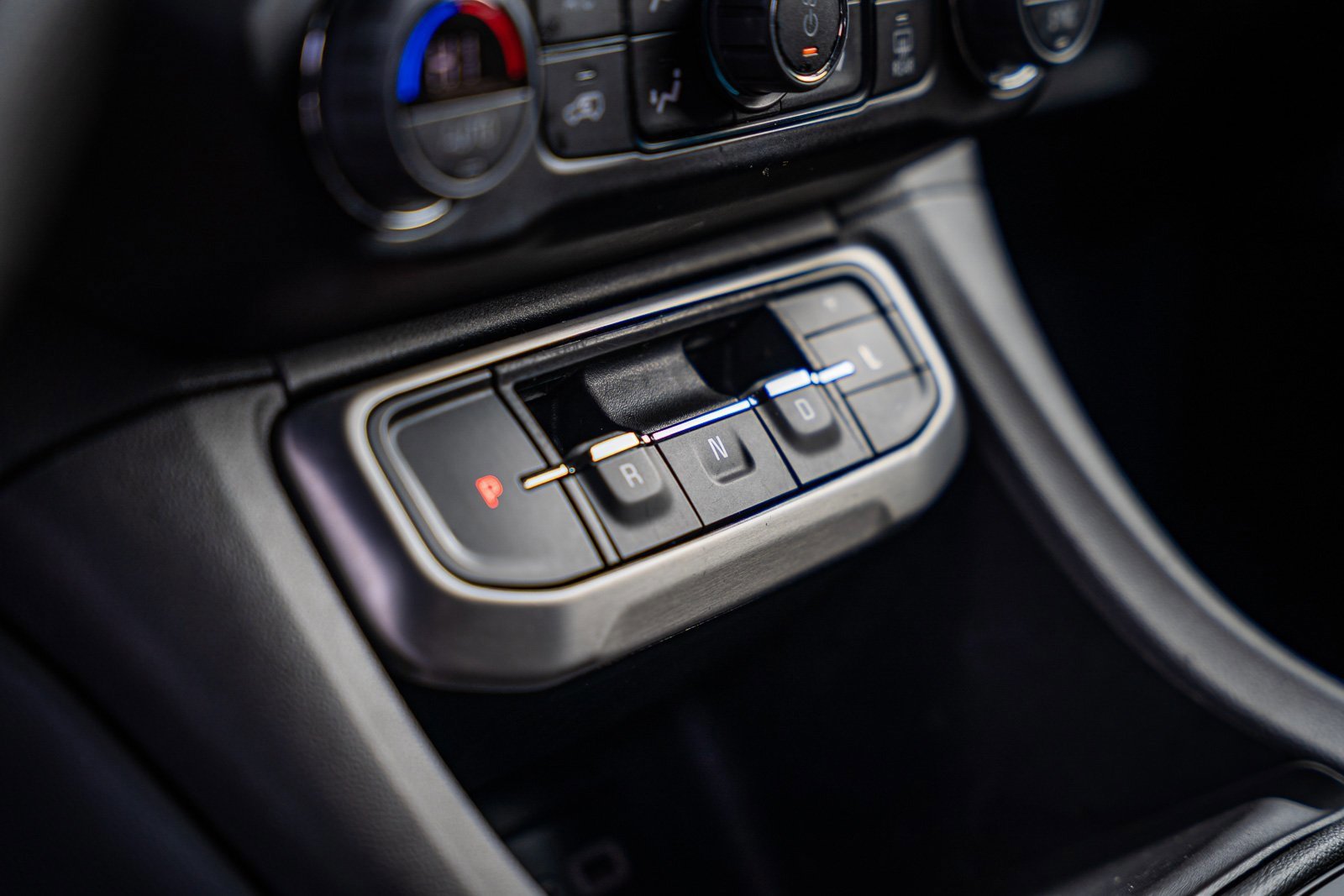 Used 2023 GMC Acadia SLE w/ Driver Convenience Package image 28