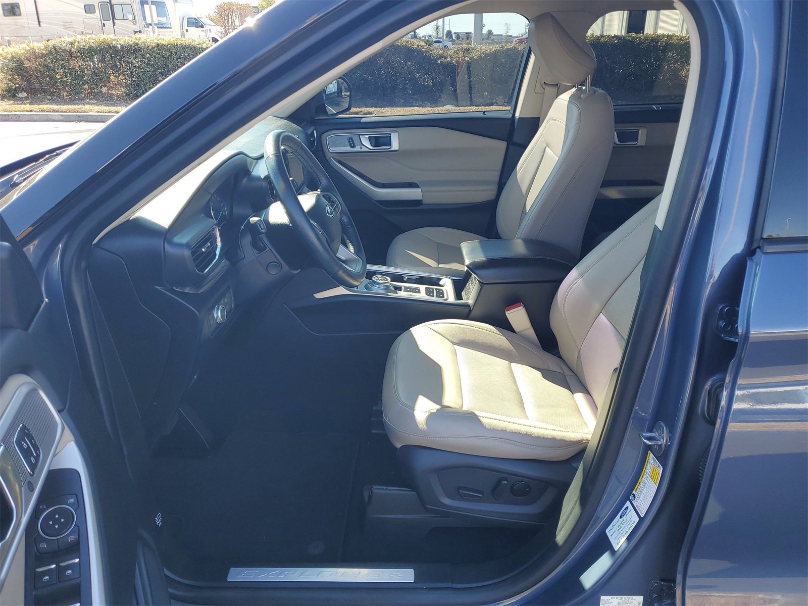 Certified 2021 Ford Explorer Limited w/ Equipment Group 301A image 18