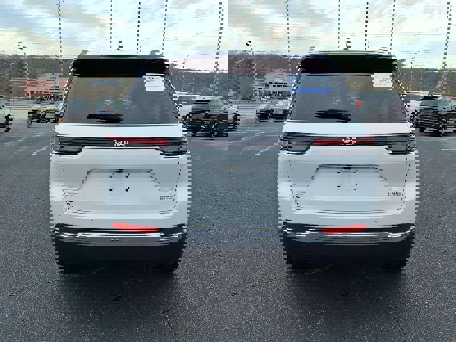 Used 2024 Jeep Grand Cherokee Limited w/ Trailer Tow Package image 4