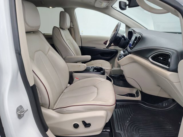 Used 2020 Chrysler Pacifica Limited FWD image 28