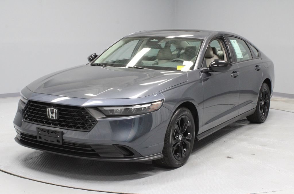 Used 2025 Honda Accord SE image 6