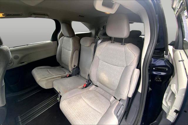 Used 2021 Toyota Sienna LE FWD image 21
