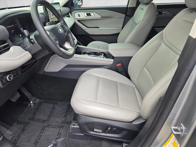 Certified 2025 Ford Explorer Active w/ Active Comfort Package RWD image 14