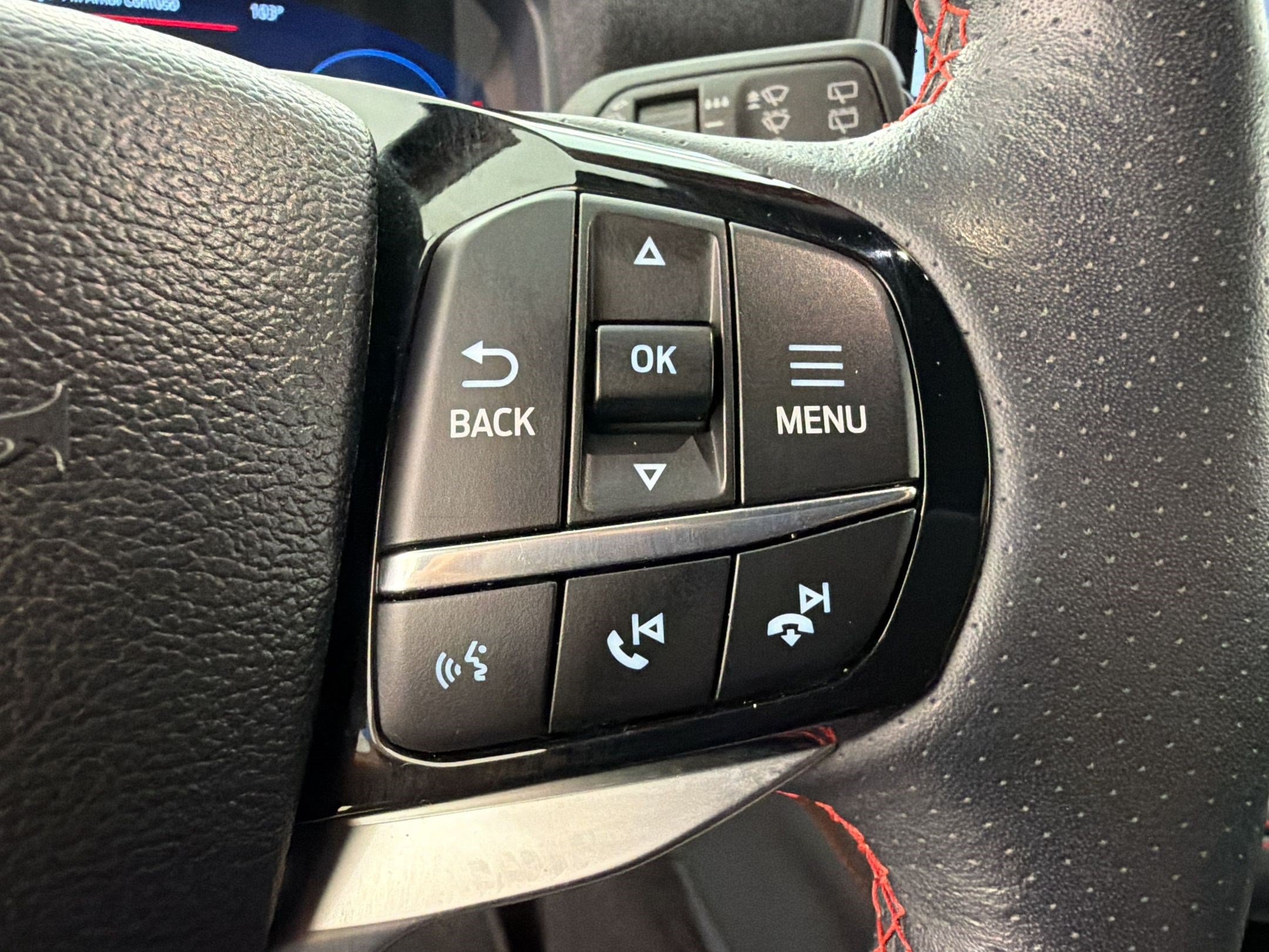 Certified 2025 Ford Explorer ST-Line w/ ST-Line Street Pack AWD/4WD image 18