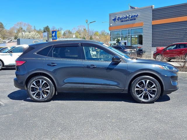 Certified 2022 Ford Escape SE w/ SE Sport Appearance Package image 5