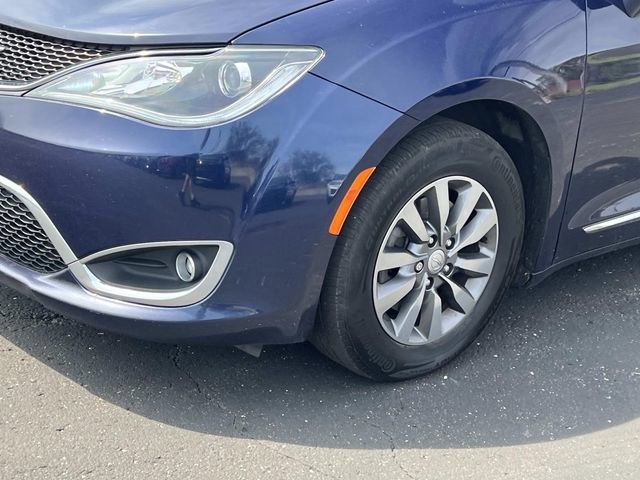 Used 2019 Chrysler Pacifica Touring-L Plus FWD image 9