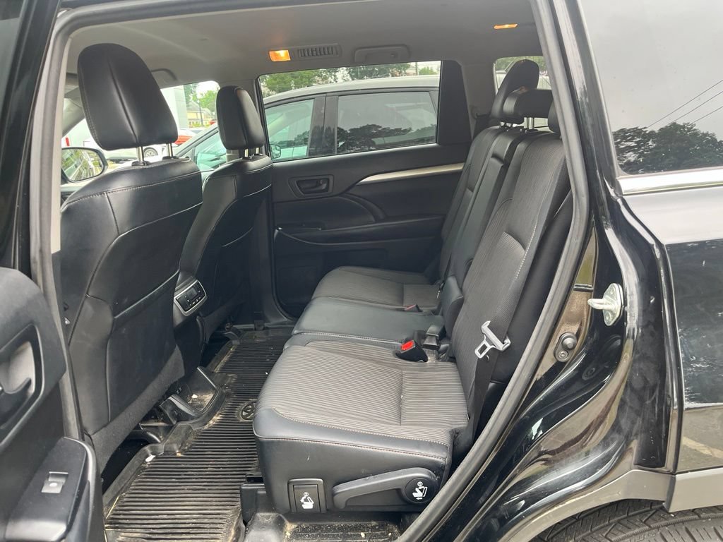 Used 2018 Toyota Highlander Plus AWD/4WD image 7