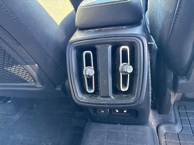 Used 2022 Volvo XC40 T5 R-Design w/ Advanced Package image 17