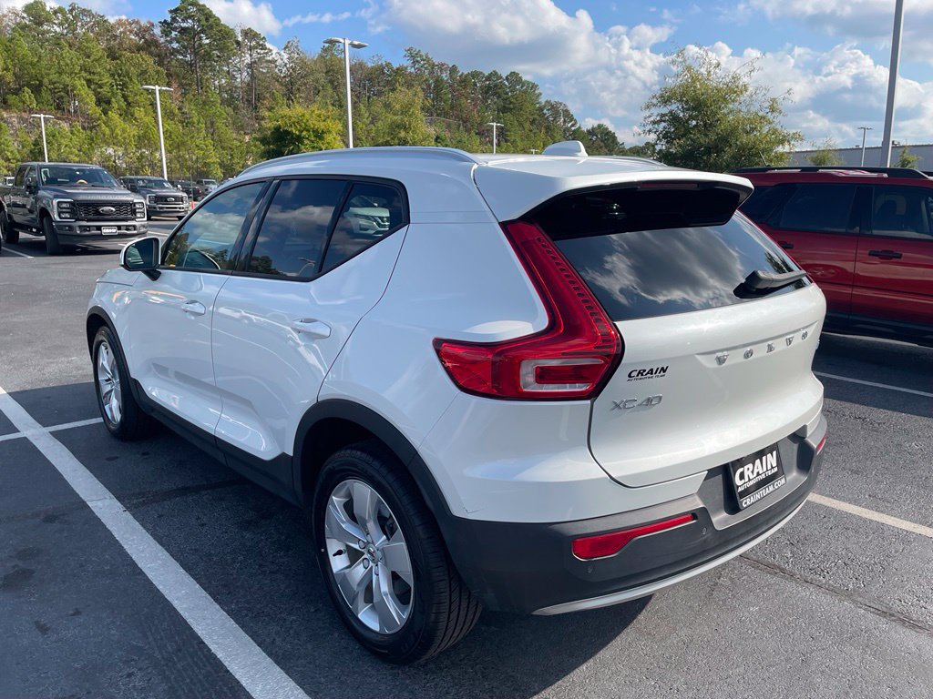 Used 2021 Volvo XC40 T4 Momentum FWD image 5
