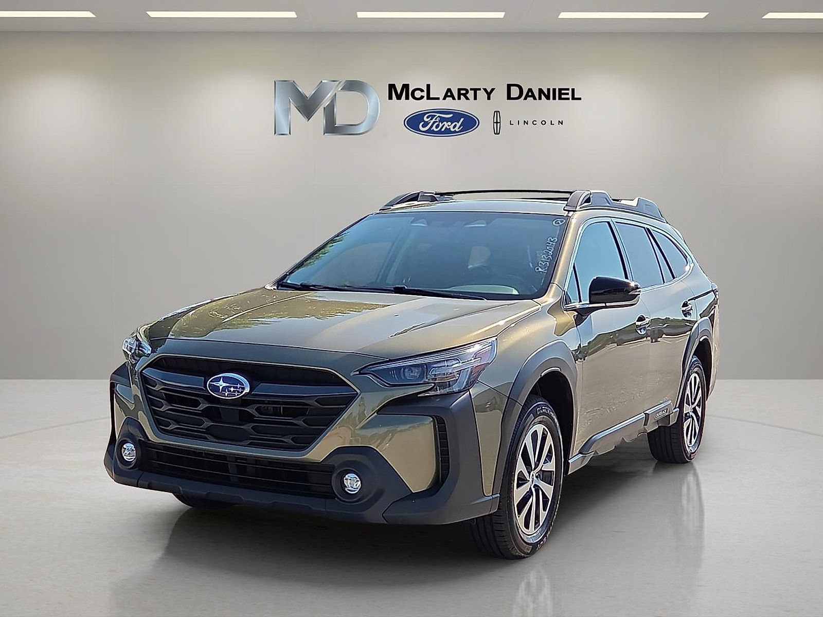 Used 2024 Subaru Outback Premium AWD/4WD image 2