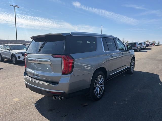 Used 2023 GMC Yukon XL Denali w/ Denali Reserve Package image 3