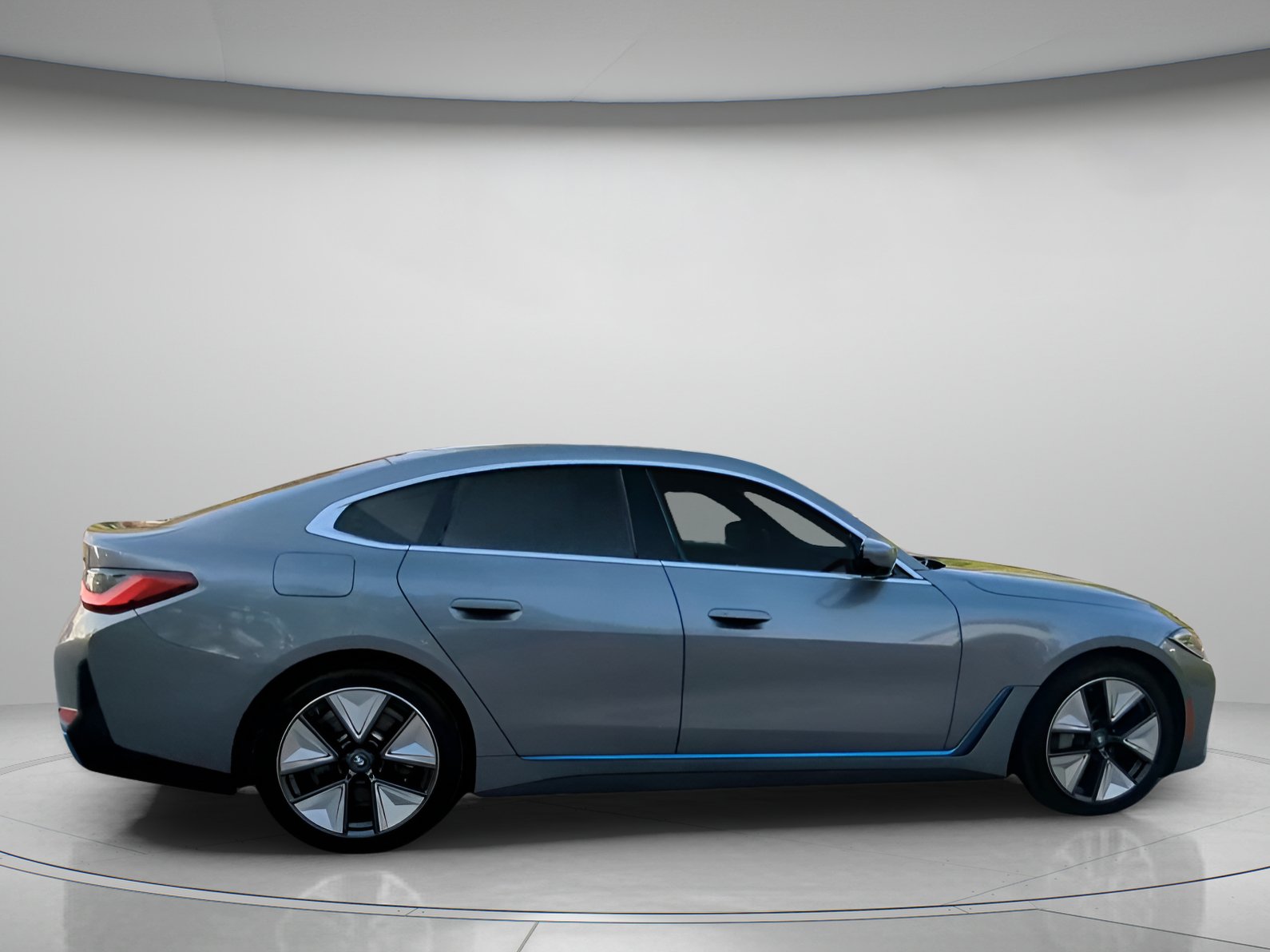 Used 2023 BMW i4 eDrive40 w/ Premium Package RWD image 31