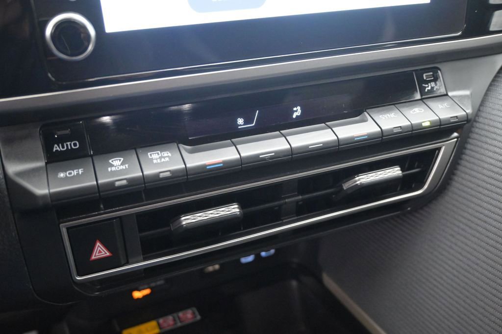 Used 2025 Toyota Camry SE FWD image 17