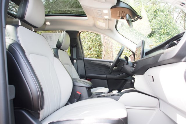 Certified 2025 Ford Escape SE w/ PHEV Premium Package image 11