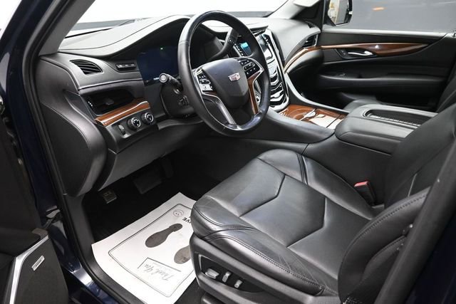 Used 2018 Cadillac Escalade Luxury AWD/4WD image 9