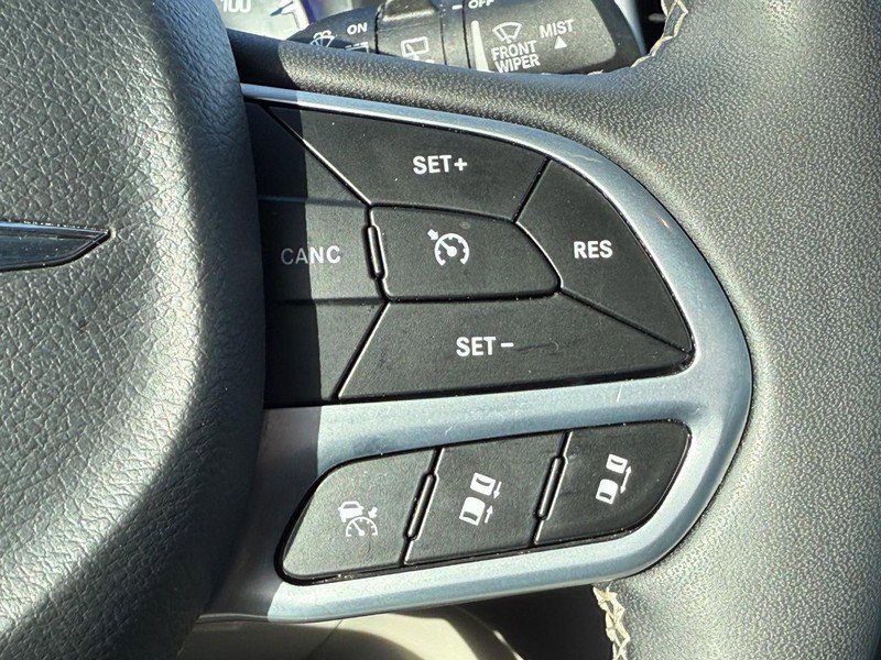 Used 2024 Chrysler Pacifica Touring-L image 15