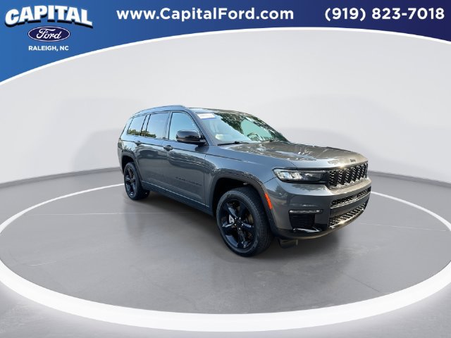 Used 2025 Jeep Grand Cherokee L Limited w/ Black Appearance Package AWD/4WD image 2