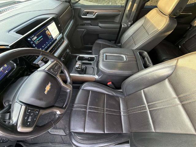 Used 2022 Chevrolet Silverado 1500 High Country w/ High Country Premium Package AWD/4WD image 3