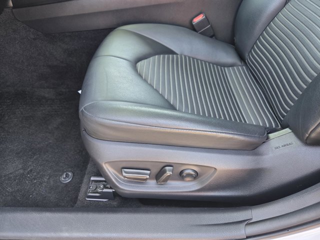 Used 2020 Toyota Camry SE FWD image 22