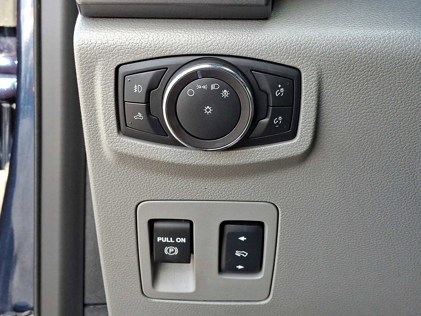 Certified 2018 Ford F150 XLT w/ Equipment Group 302A Luxury image 26