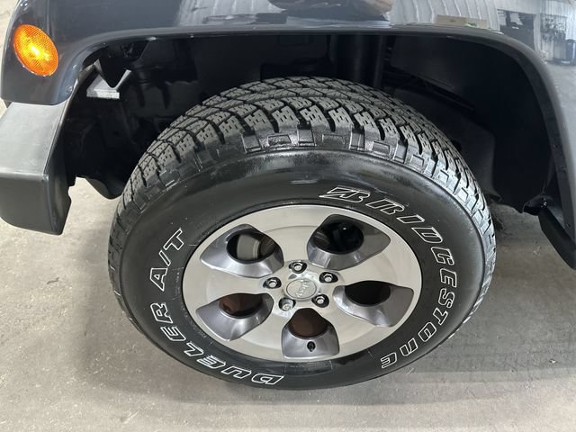 Used 2018 Jeep Wrangler Sahara w/ Connectivity Group AWD/4WD image 23