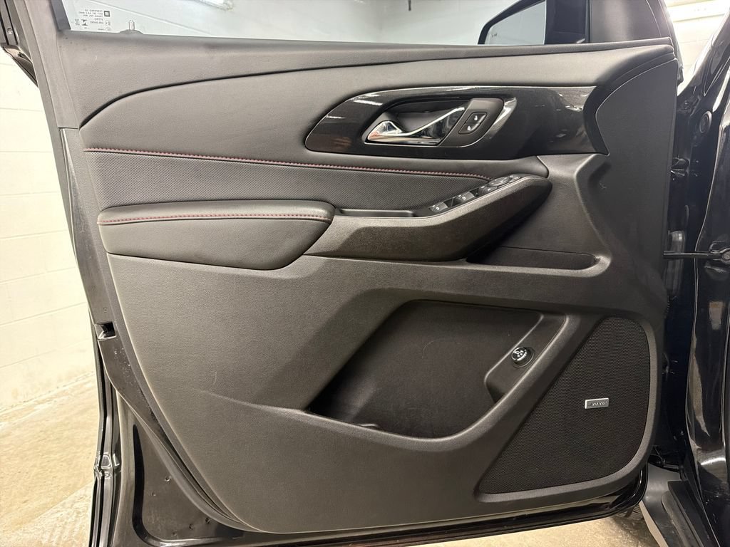 Used 2023 Chevrolet Traverse RS FWD image 16