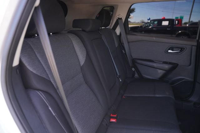 Used 2022 Nissan Rogue SV FWD image 16