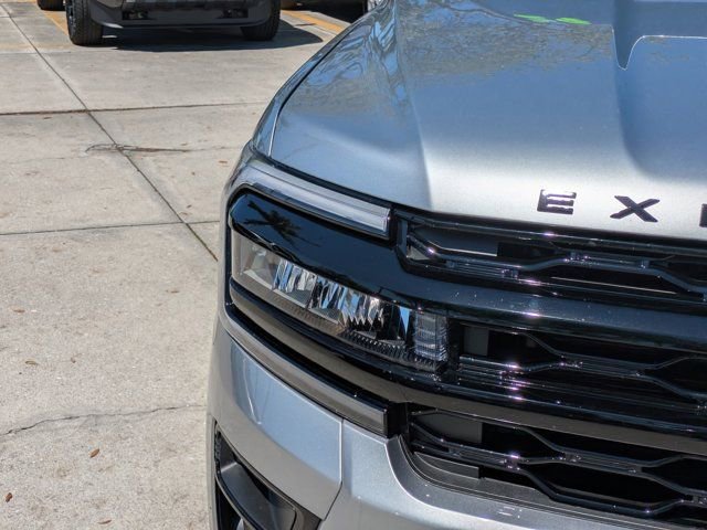 Certified 2024 Ford Expedition Limited image 9