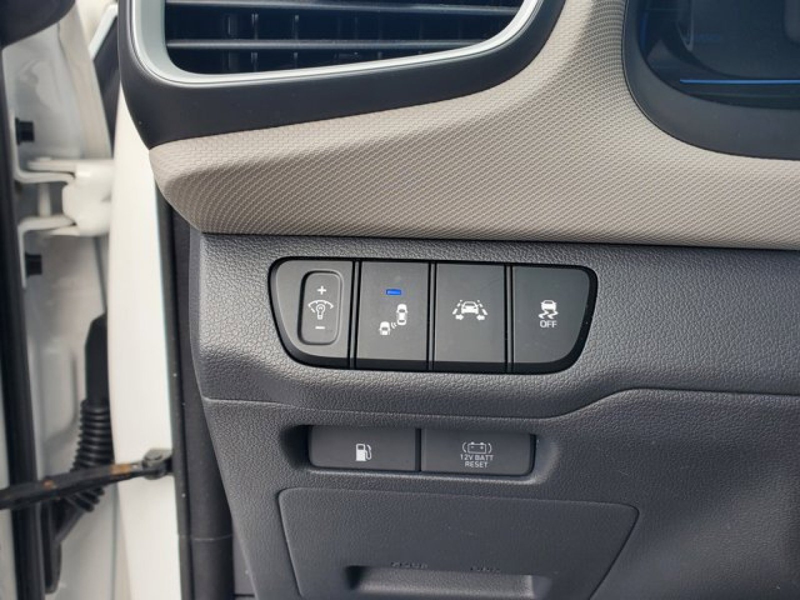 Used 2019 Hyundai Ioniq Limited w/ Ultimate Package 02 image 16