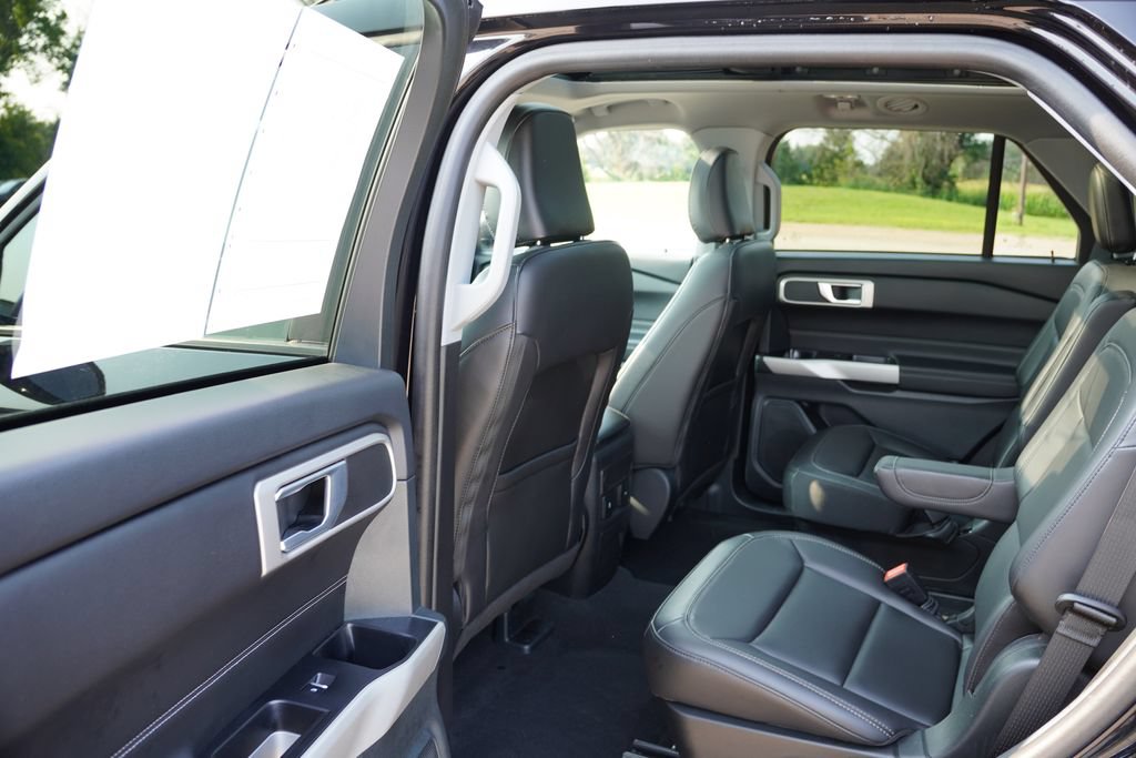 Certified 2024 Ford Explorer XLT w/ Equipment Group 202A AWD/4WD image 16