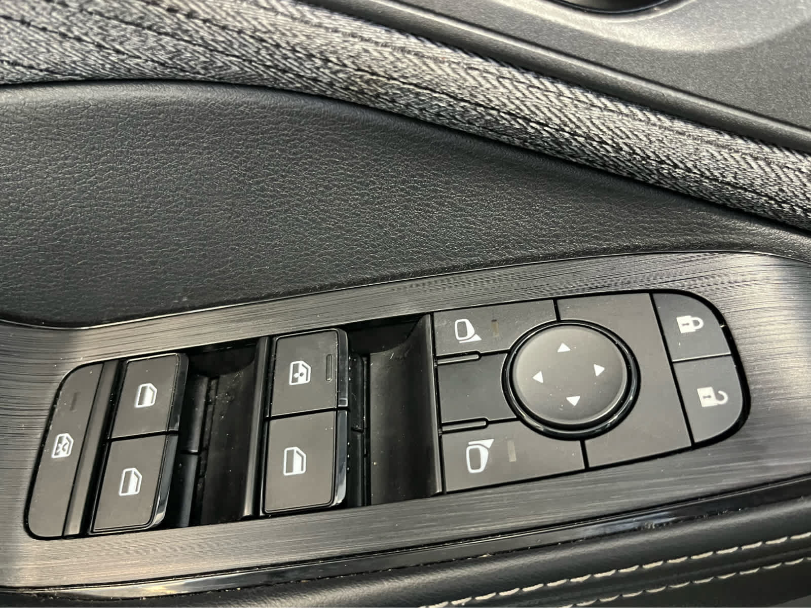 Used 2023 Nissan Rogue SV AWD/4WD image 25