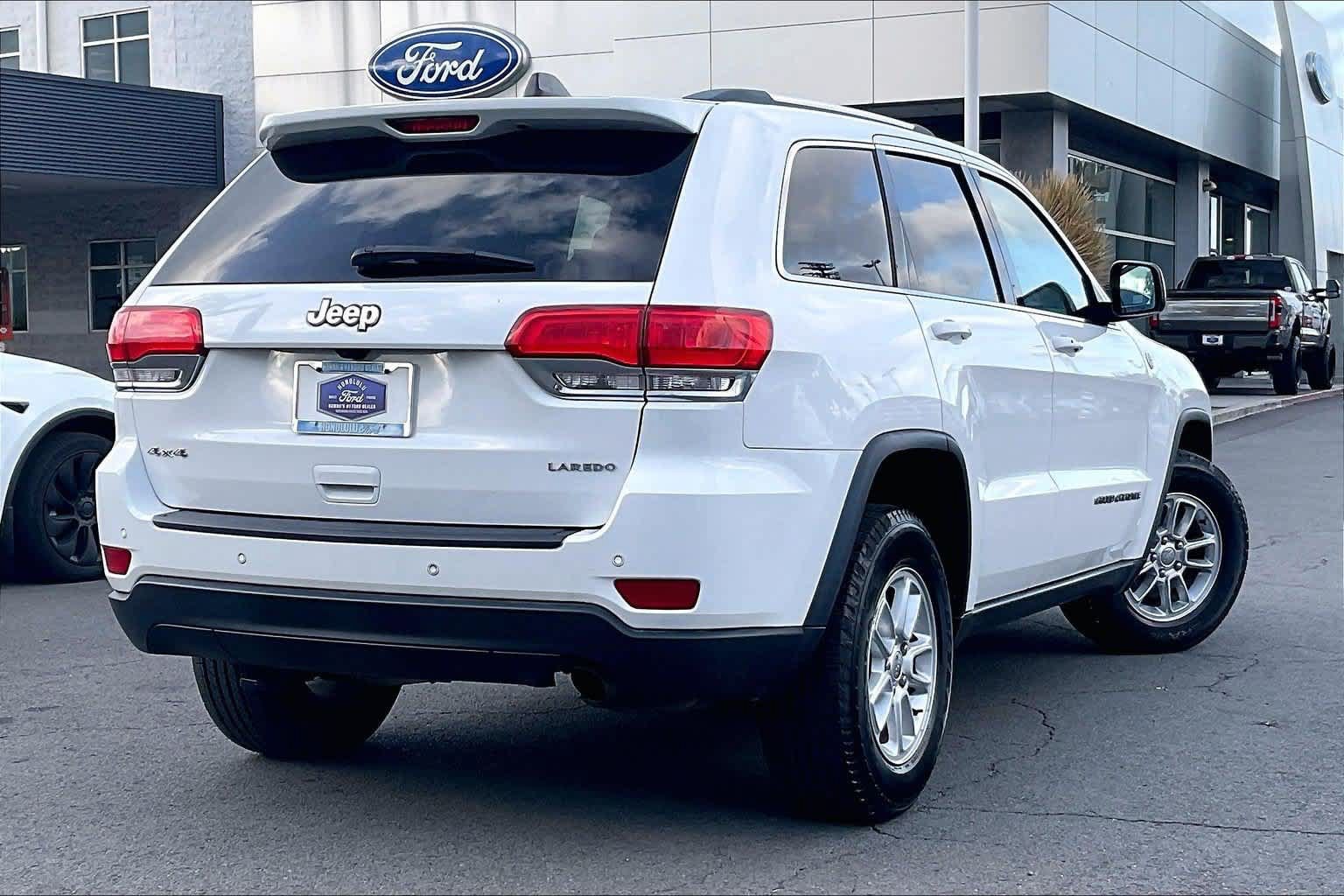 Used 2019 Jeep Grand Cherokee Laredo AWD/4WD image 22