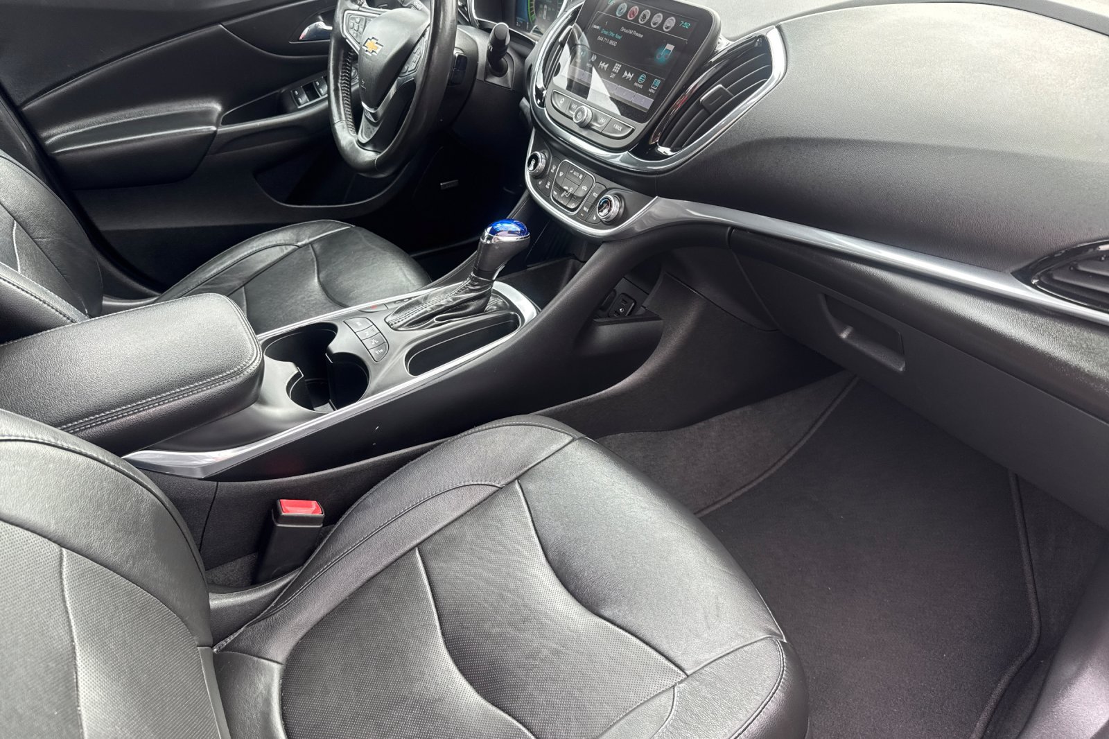 Used 2017 Chevrolet Volt Premier w/ Driver Confidence II Package FWD image 10