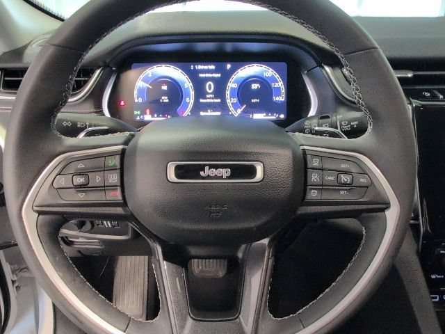 Used 2023 Jeep Grand Cherokee Laredo AWD/4WD image 17