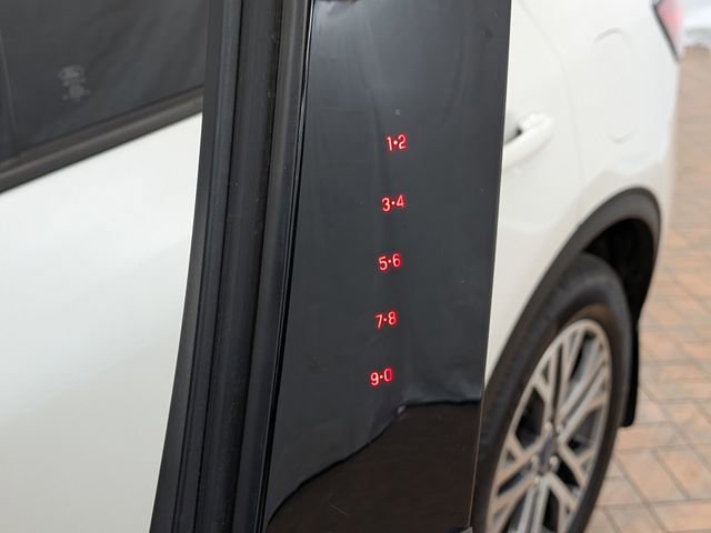 Certified 2022 Ford Escape SEL w/ Technology Package AWD/4WD image 9