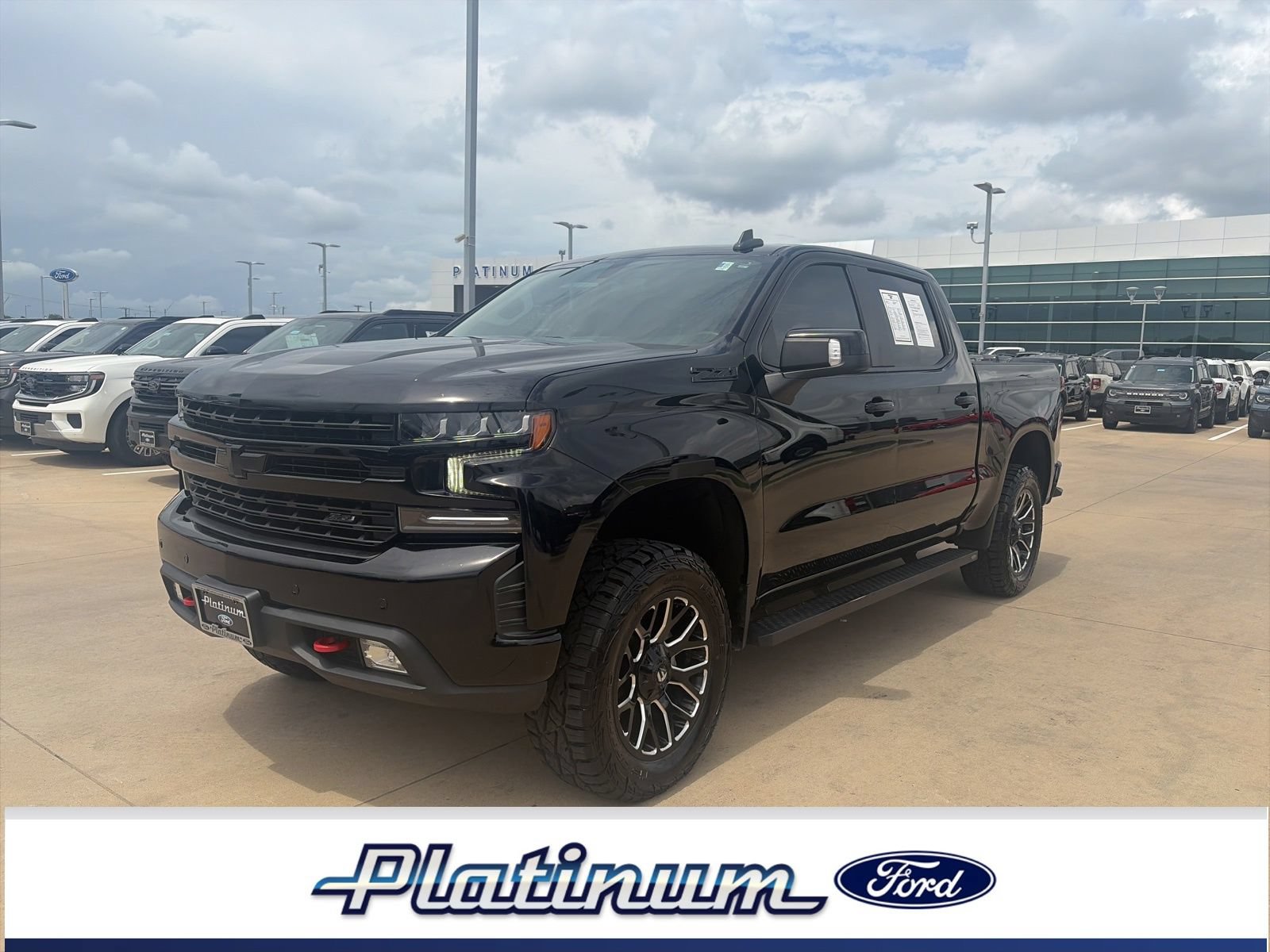 Used 2022 Chevrolet Silverado 1500 LT Trail Boss w/ LT Trail Boss Premium Package AWD/4WD image 1