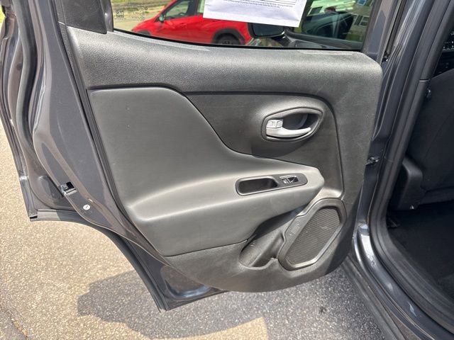 Used 2023 Jeep Renegade Latitude AWD/4WD image 38