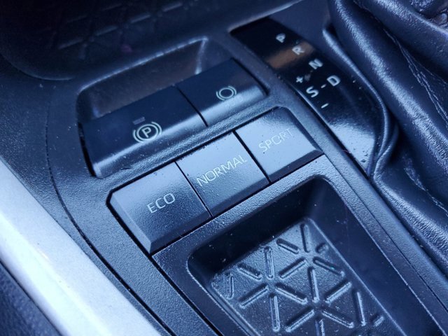 Used 2019 Toyota RAV4 LE w/ Phone Cable & Charge Package image 21