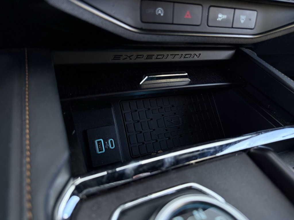 Certified 2024 Ford Expedition Platinum image 19