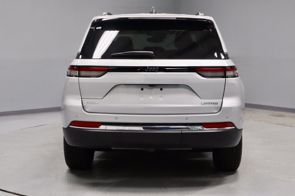 Used 2024 Jeep Grand Cherokee Limited w/ Trailer Tow Package AWD/4WD image 10
