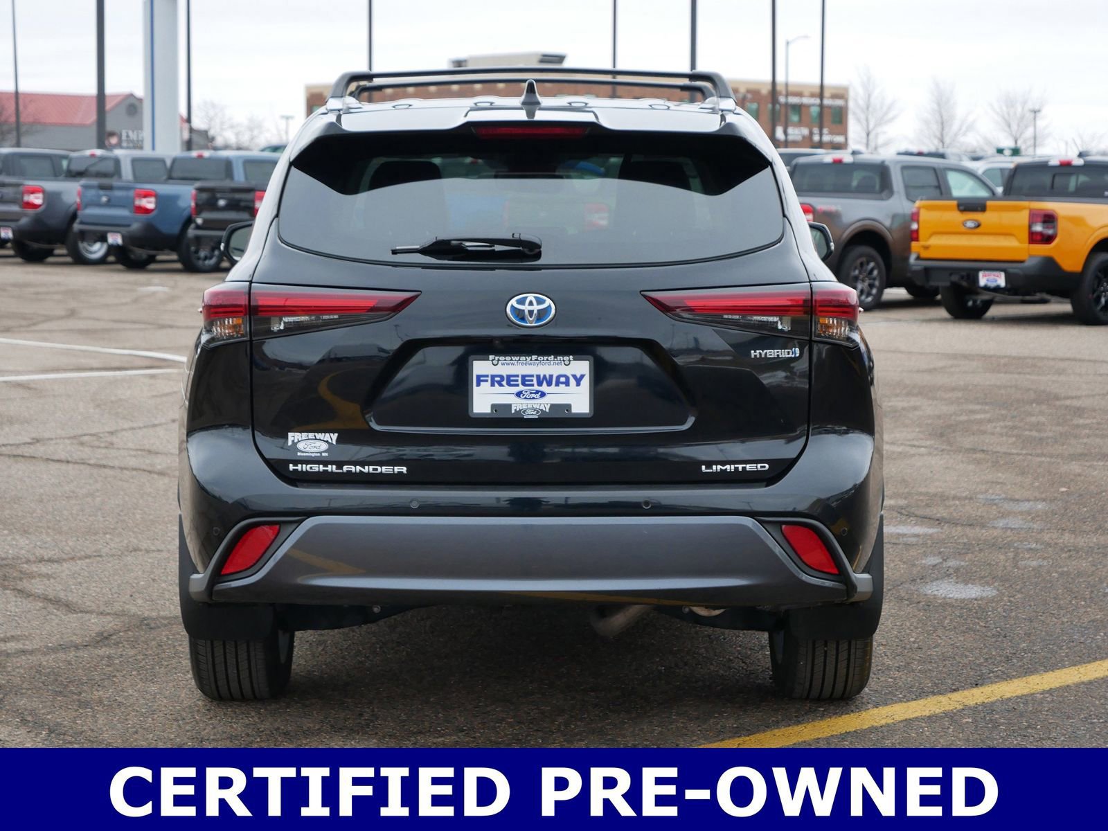 Used 2024 Toyota Highlander Limited image 3