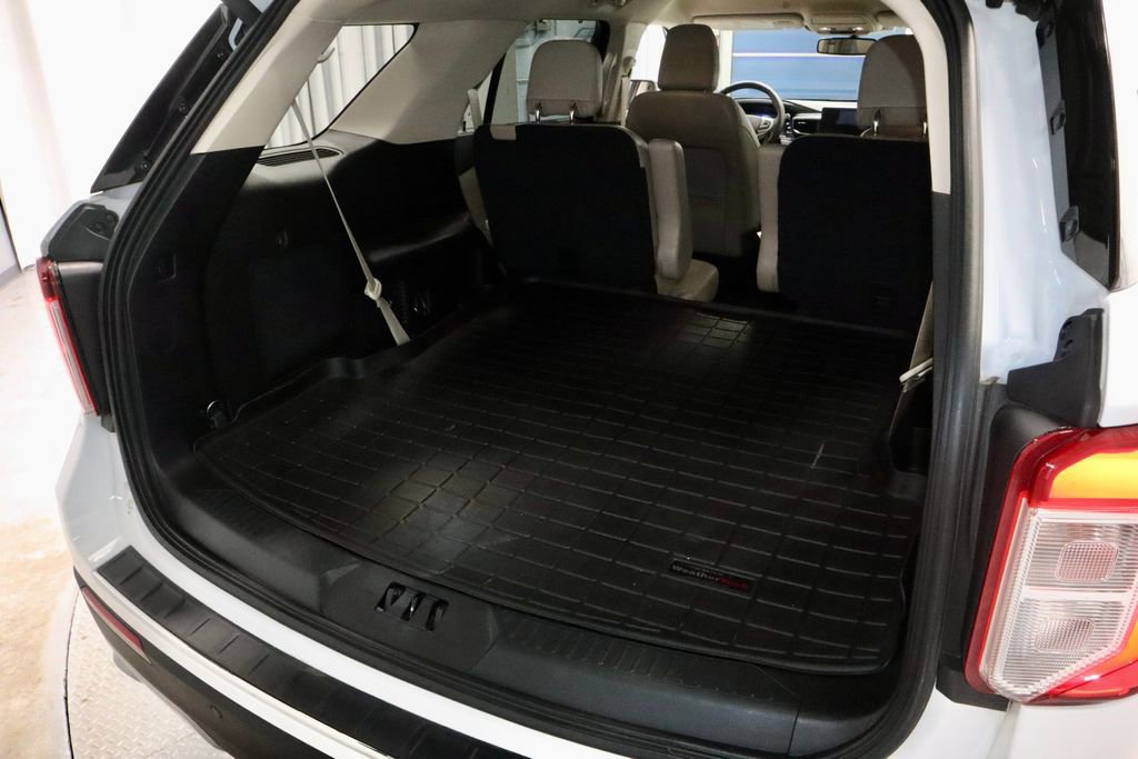 Certified 2021 Ford Explorer Limited w/ Equipment Group 301A image 15