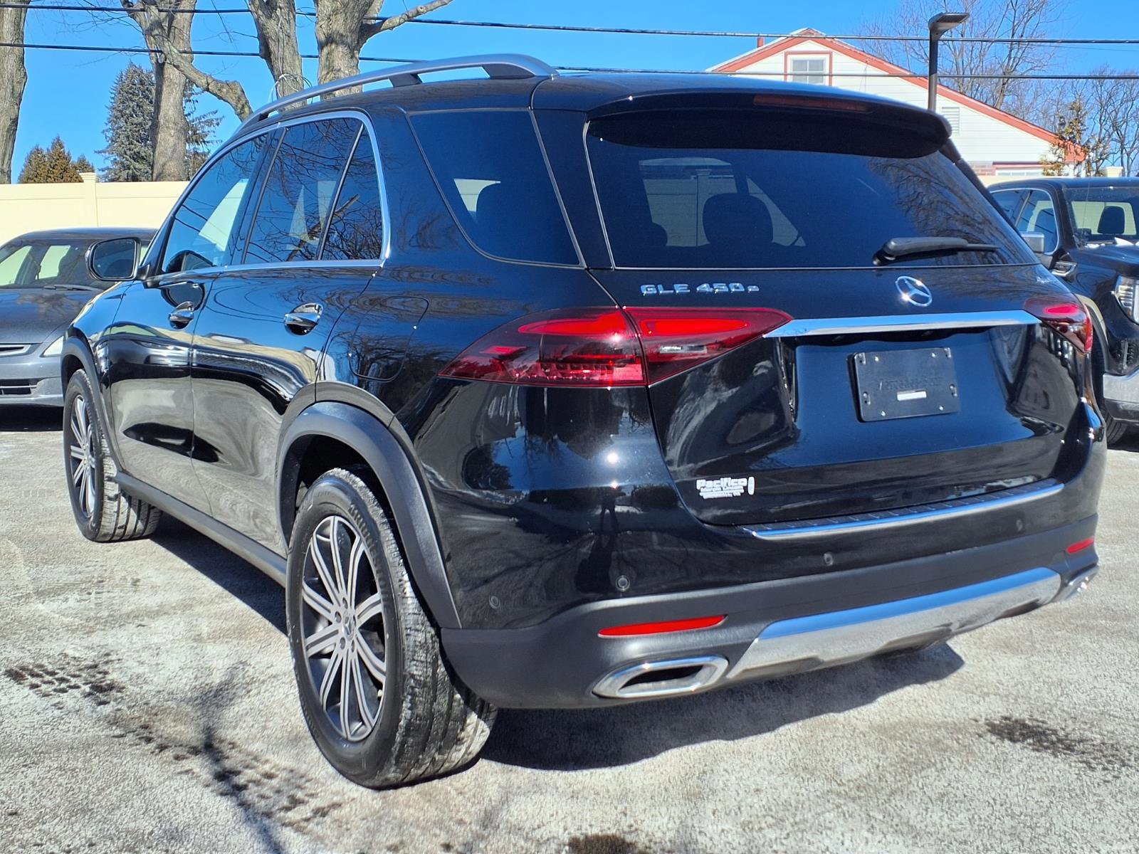 Used 2025 Mercedes-Benz GLE 450e BASE 4MATIC image 2