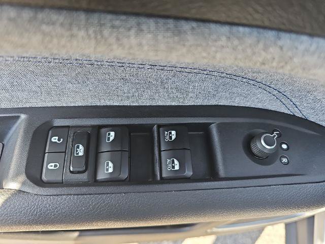 Used 2024 Jeep Compass Latitude AWD/4WD image 25