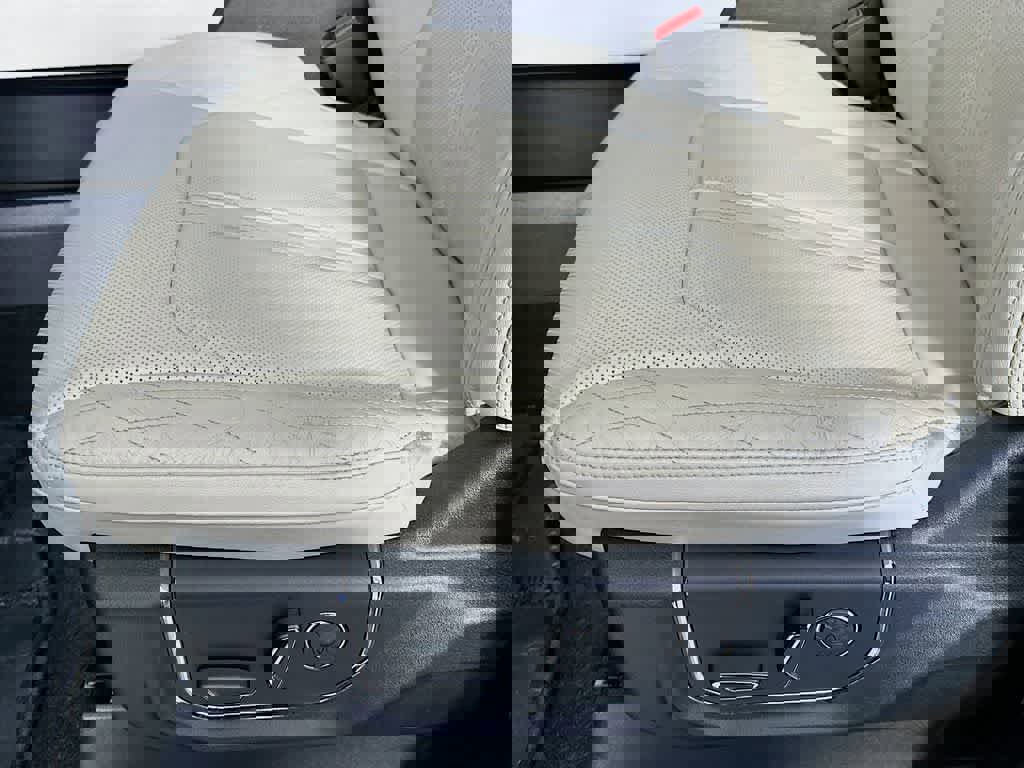 Certified 2018 Ford Expedition Platinum image 32