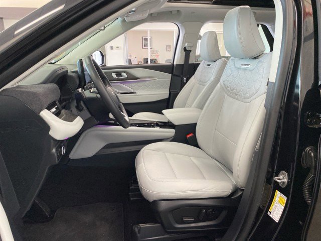 Certified 2025 Ford Explorer Platinum w/ LUX Leather Package AWD/4WD image 16